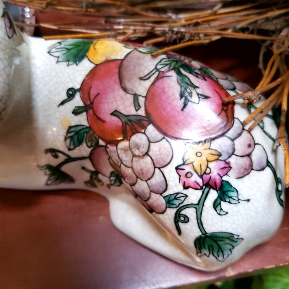 Vintage Chinoiserie Macau Cat Porcelain Figurine Hand Painted Floral Cottagecore - Picture 3 of 7